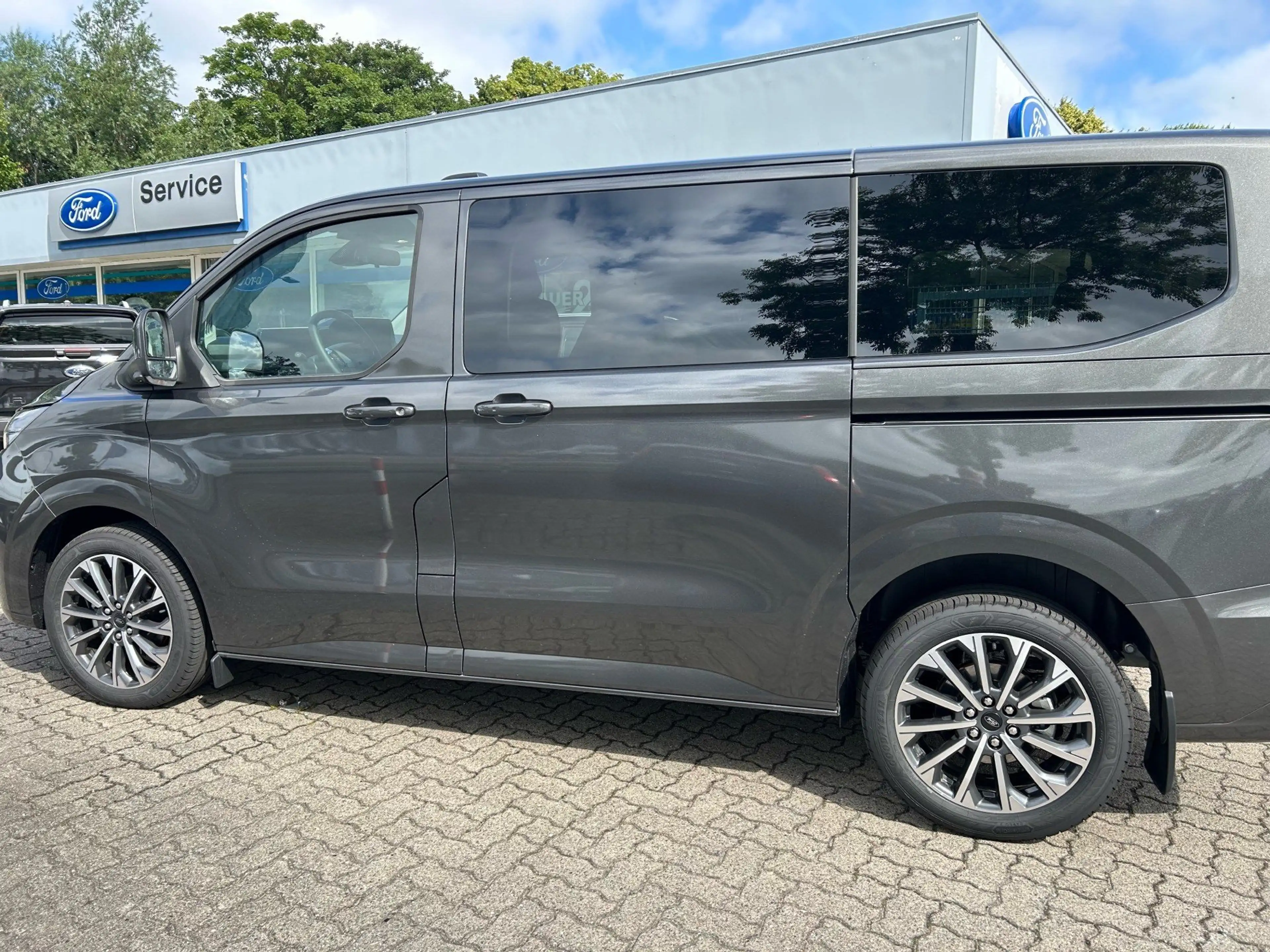Ford Tourneo Custom Bus 320 L1 Tourneo Titanium X FWD — photo 3