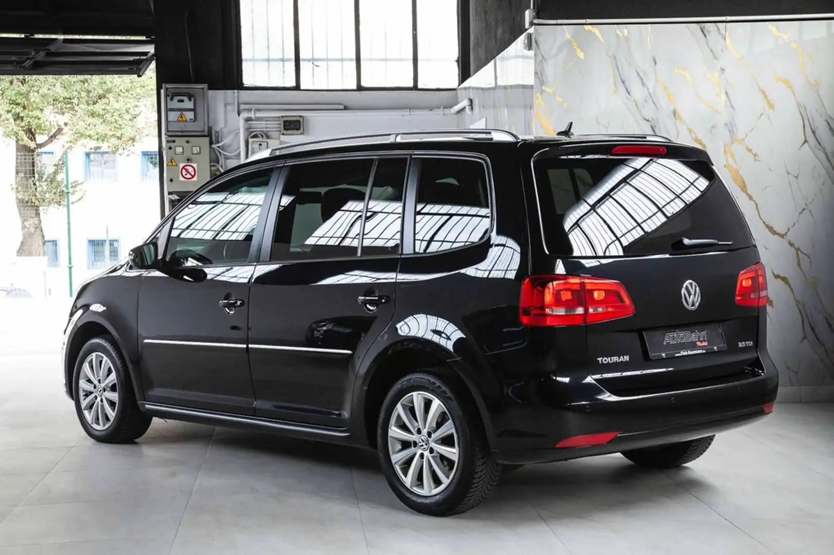 Volkswagen Touran 2.0TDI Sport DSG Negro - 1
