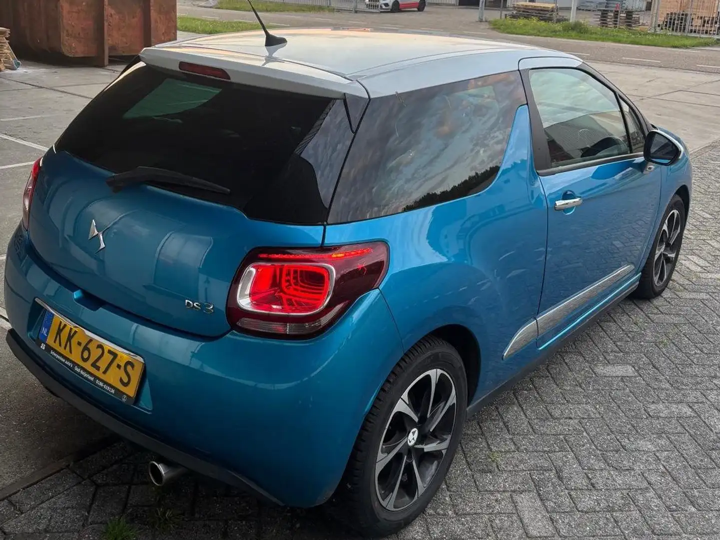 DS Automobiles DS 3 1.2 PureTech SO Chic Blauw - 2