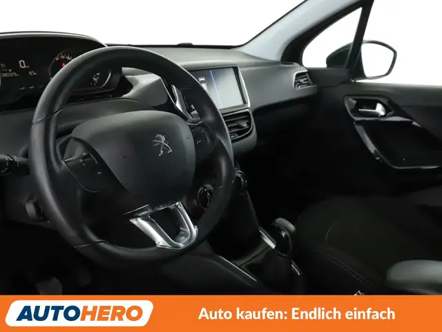 Peugeot 208 view 11