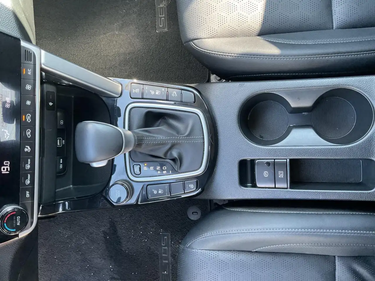 Kia Seltos снимка Kia Seltos