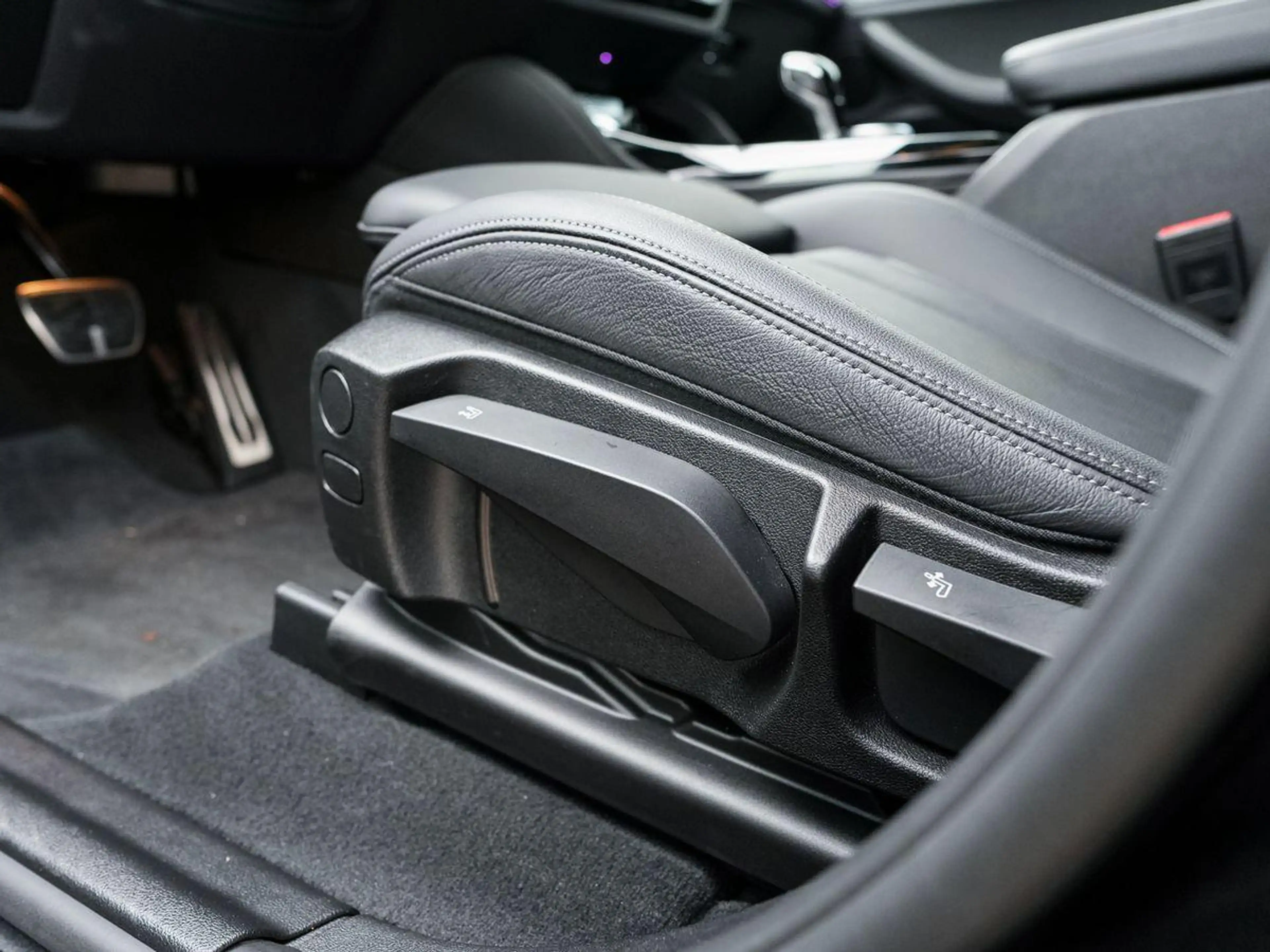 BMW X4 xDrive20d M-Sport AHK PANO ACC Laser HuD KoZg — photo 4