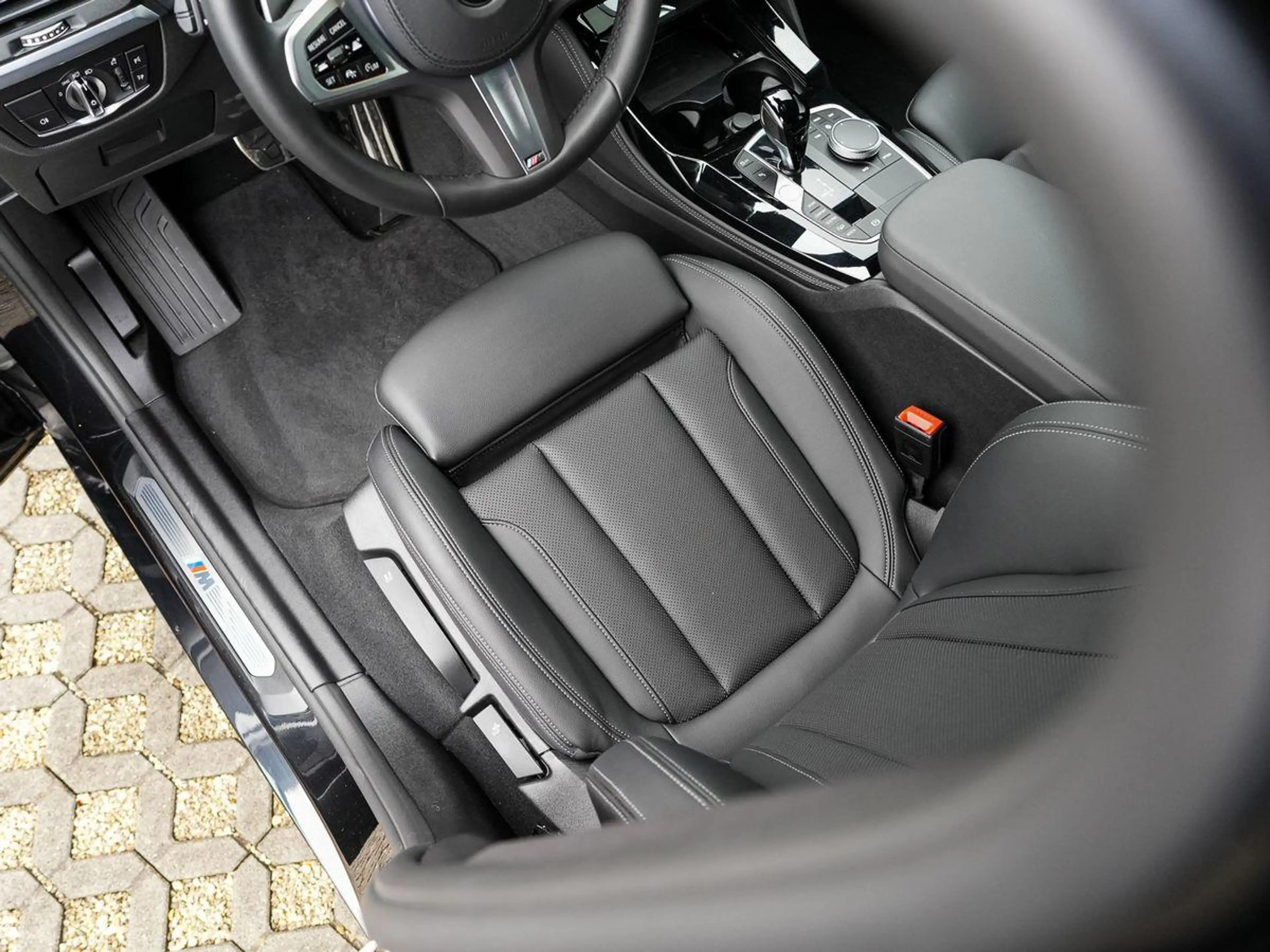 BMW X4 xDrive20d M-Sport AHK PANO ACC Laser HuD KoZg — photo 8