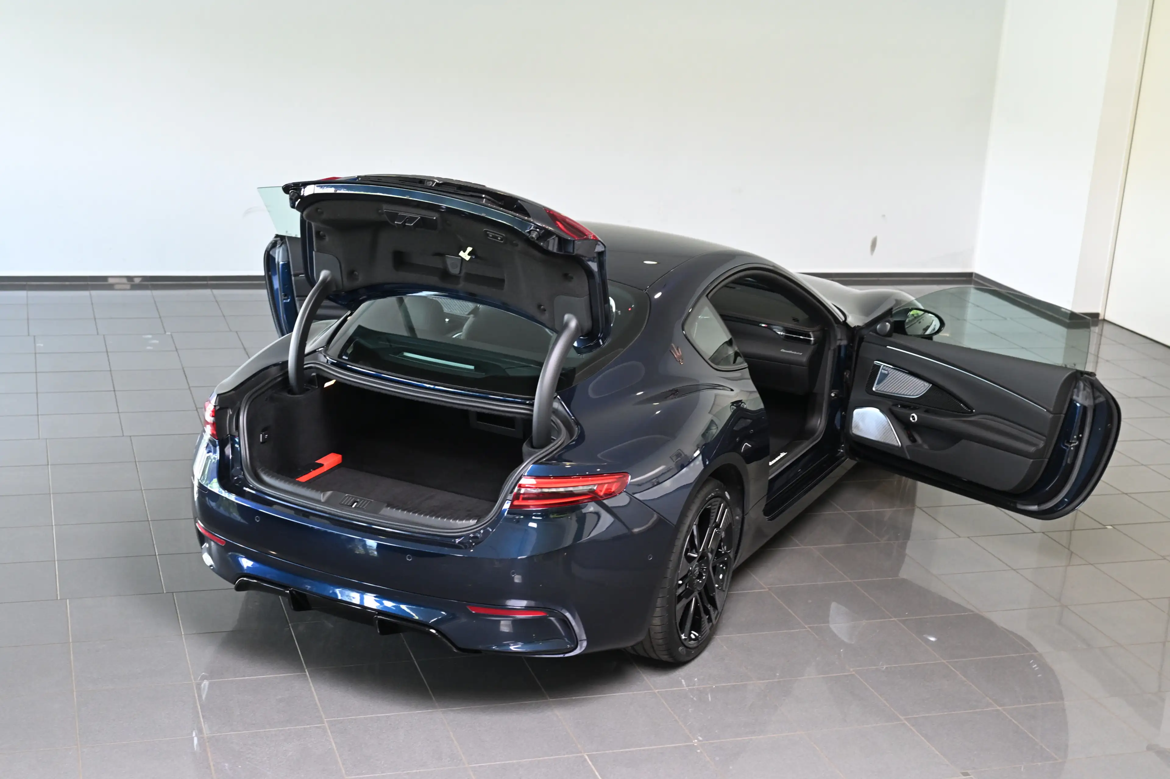 Maserati GranTurismo Folgore AWD HUD ACC Komfortpaket 21 — photo 6