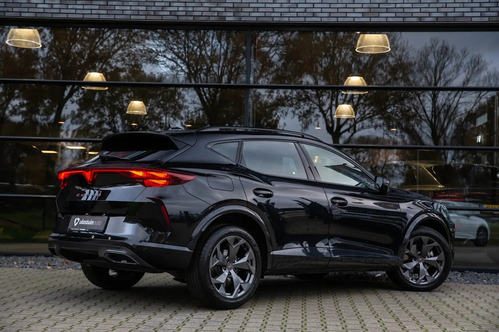 CUPRA Formentor 1.5 eTSI Business Edition Plus , Adap. cruise, Sfe Schwarz - 2