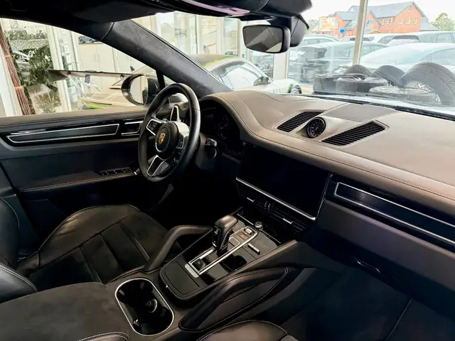 Porsche Cayenne view 15