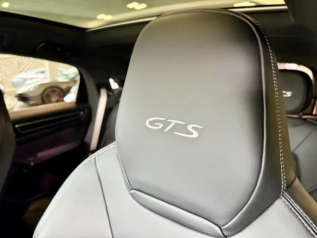 Porsche Cayenne view 7