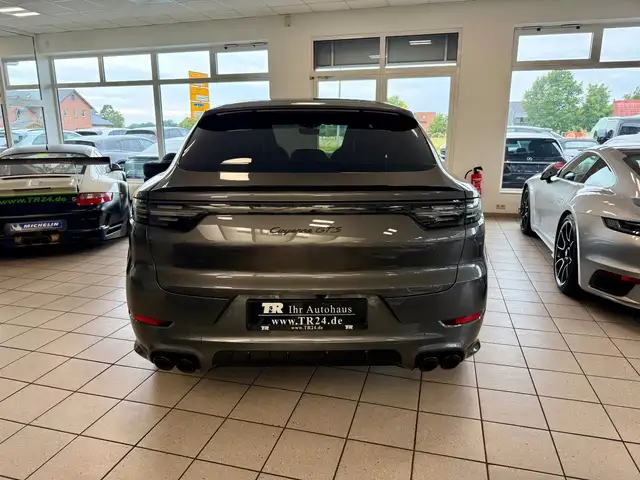 Porsche Cayenne view 4