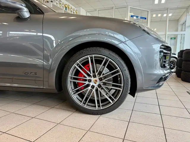 Porsche Cayenne view 6