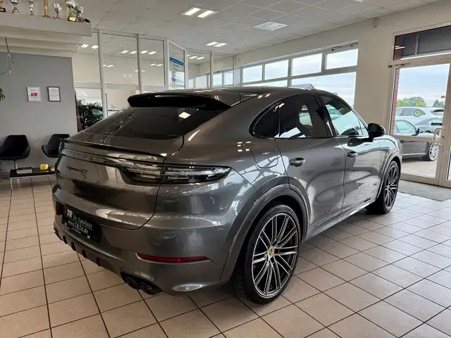 Porsche Cayenne view 5