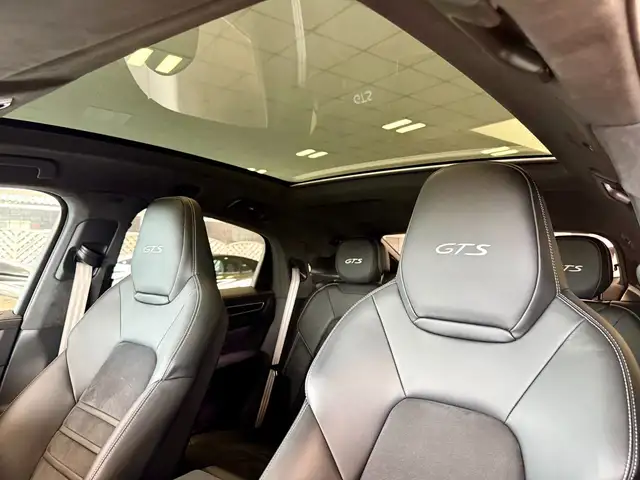Porsche Cayenne view 8