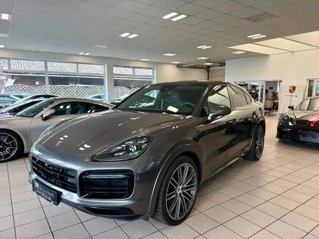 Porsche Cayenne view 2