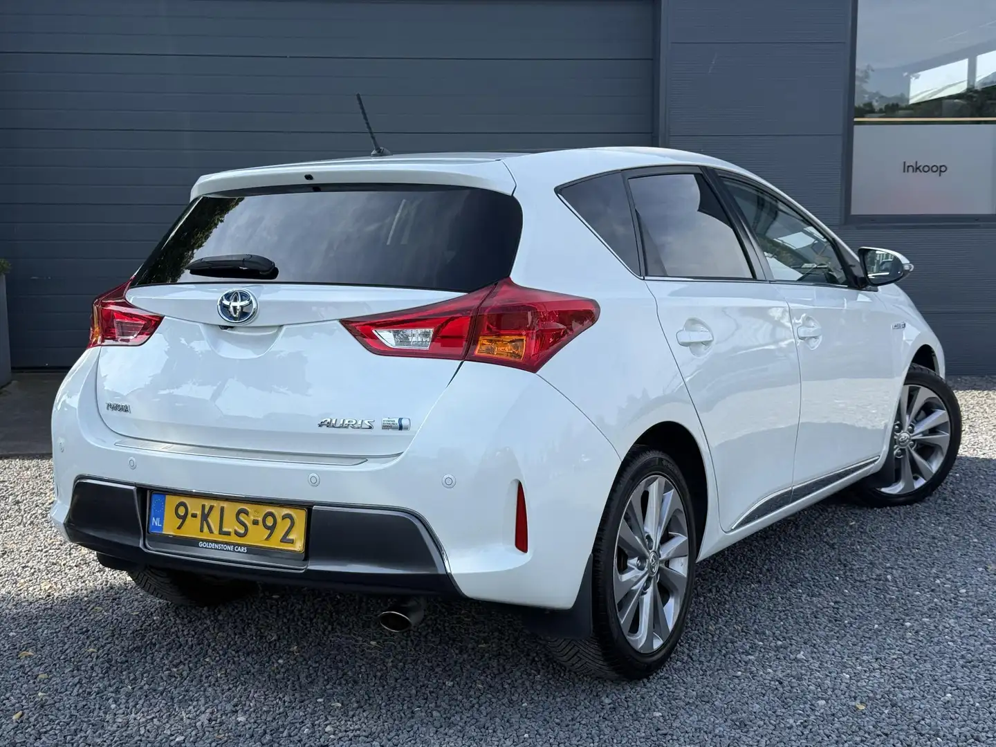 Toyota Auris 1.8 Hybrid Executive 2e Eigenaar,Pano,Camera,Navi, Wit - 2