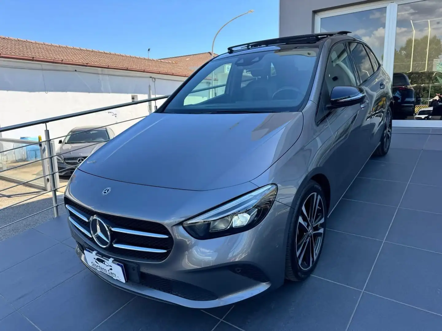 Mercedes-Benz B 180 d Sport Plus auto Šedá - 2
