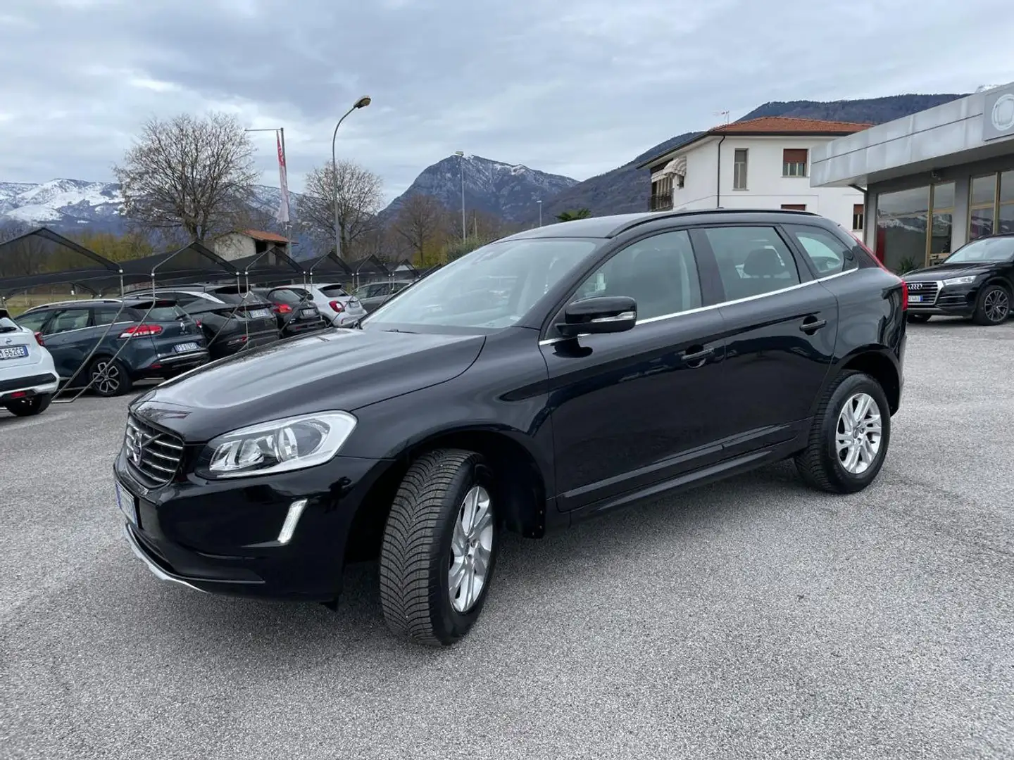 Volvo XC60 D4 AWD Geartronic Business Nero - 2
