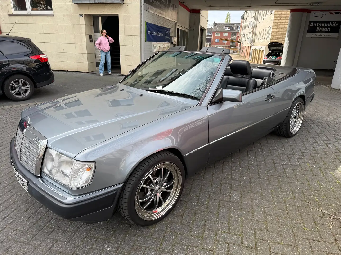 Mercedes-Benz Baureihe 124 CE-Klasse 300 CE-24+Klima+RIAL FELGEN Gris - 1