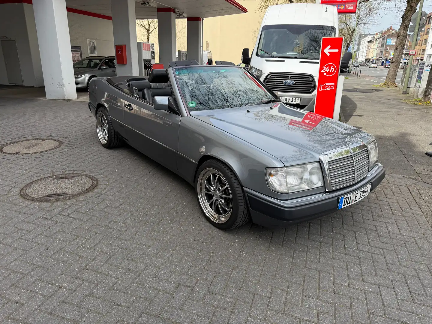 Mercedes-Benz Baureihe 124 CE-Klasse 300 CE-24+Klima+RIAL FELGEN Gris - 2
