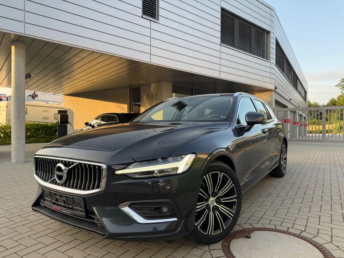 Volvo V60 Kombi Inscription NAVI LED KEYLESS SPURASSIT Gris - 1