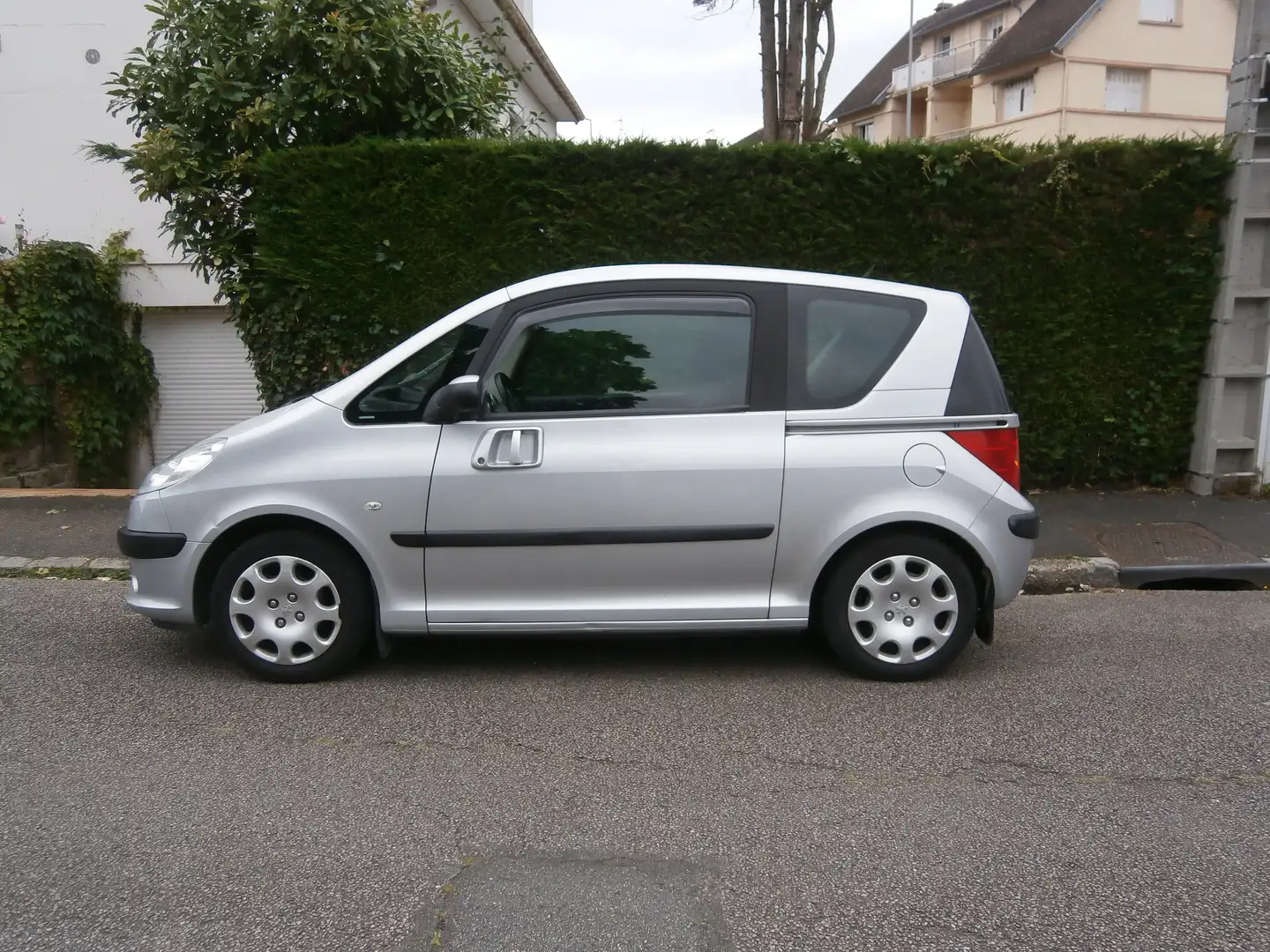 Peugeot 1007 1007 1.6e 16V 110ch 2-Tronic Sporty Pack Gris - 2