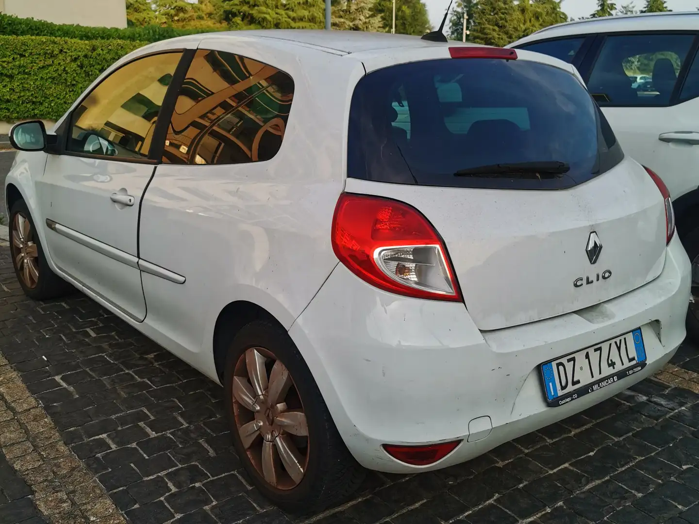 Renault Clio Clio III 2009 3p 1.2 16v Dynamique Bianco - 2