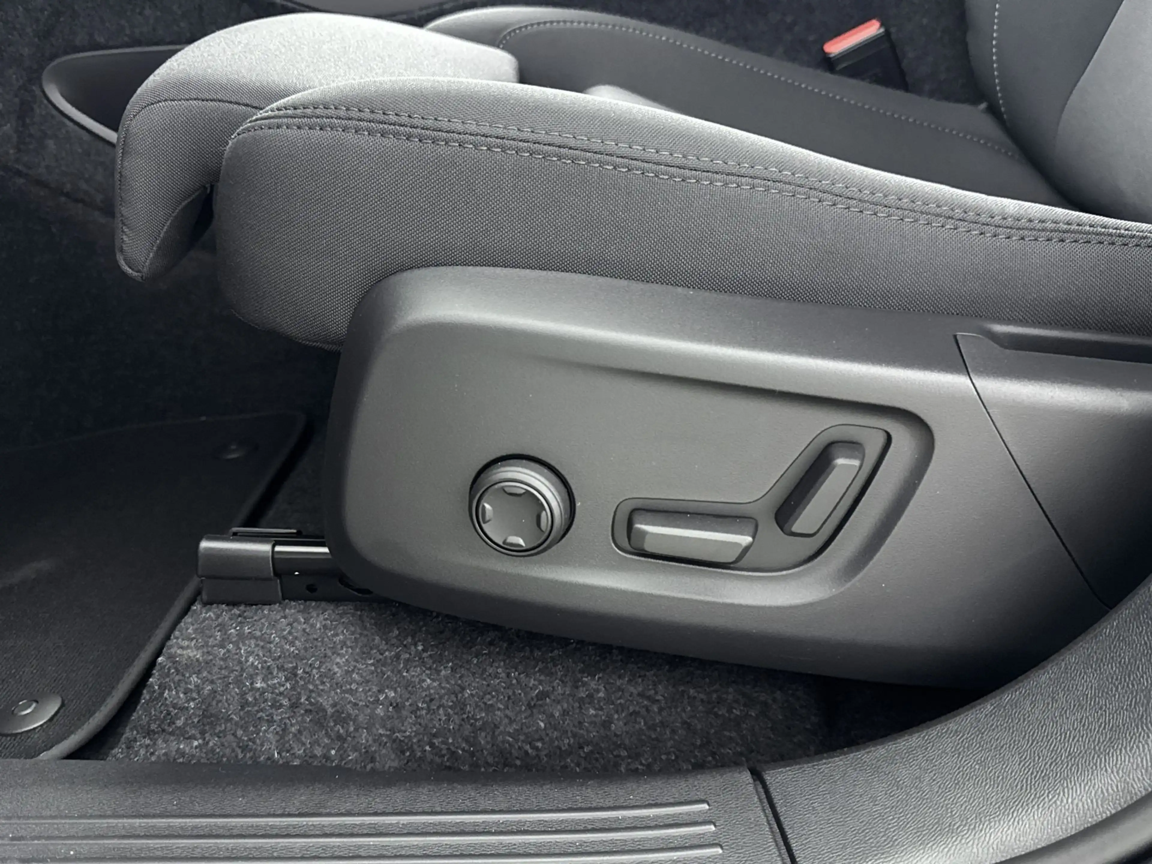 Volvo EX40 Single Motor Extended Range Plus Europa 82 kWh | 1 — photo 29