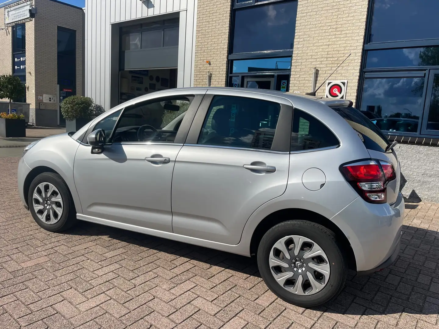 Citroen C3 1.2 PureTech- NAV- Clima-NL auto Grijs - 2