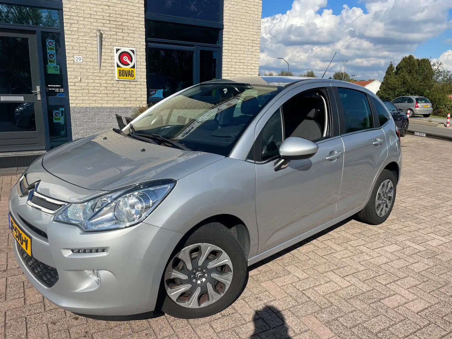 Citroen C3 1.2 PureTech- NAV- Clima-NL auto Grijs - 1