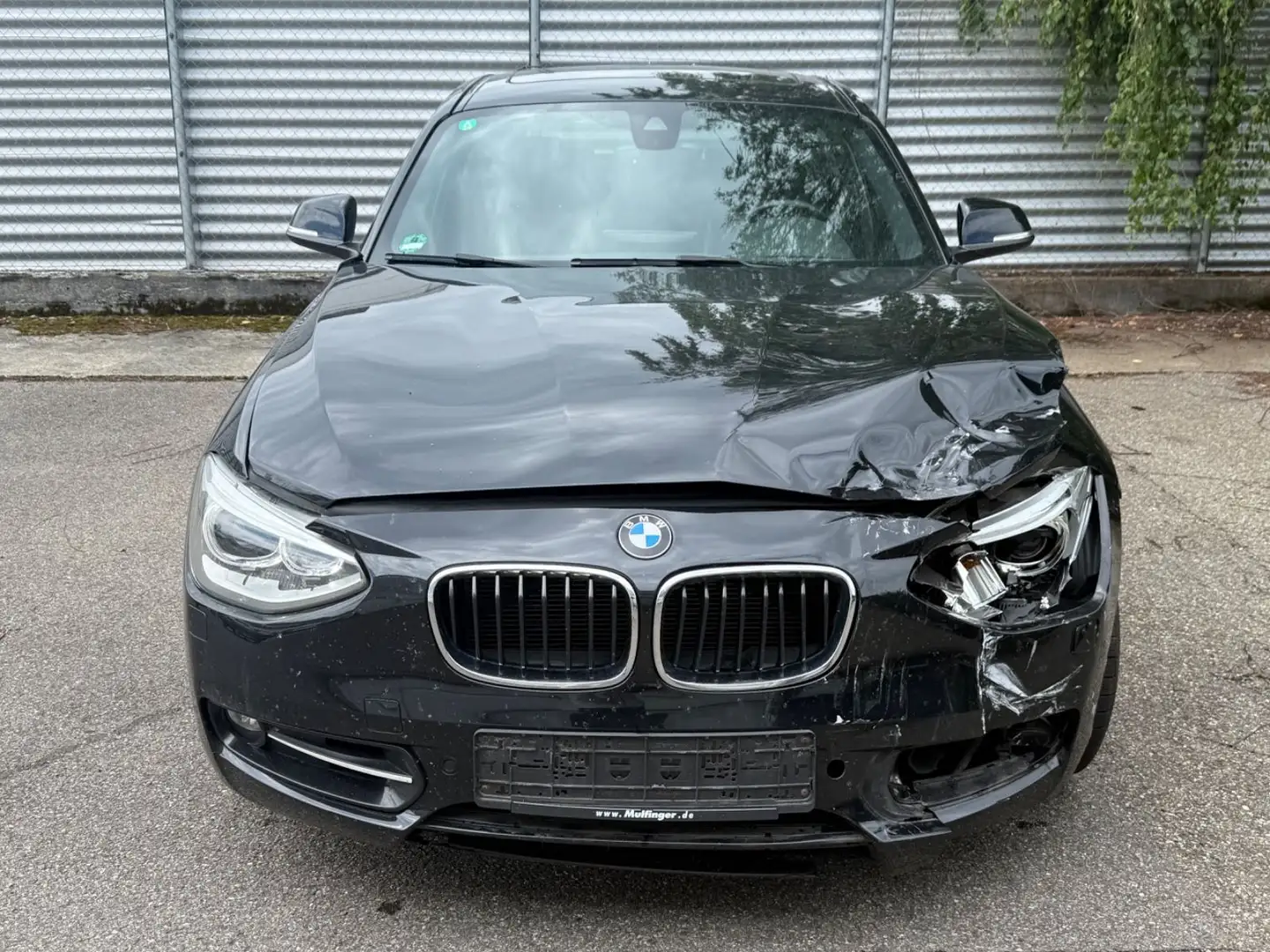 BMW 120 *xDrive* *BI-Xenon* *el. Schiebedach* Black - 2