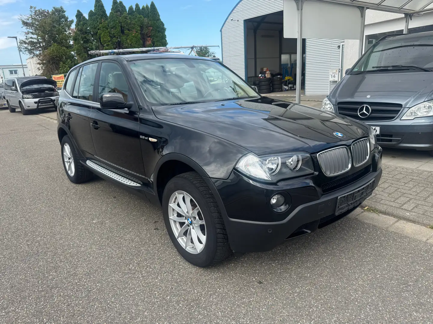 BMW X3 2.5si Schwarz - 2