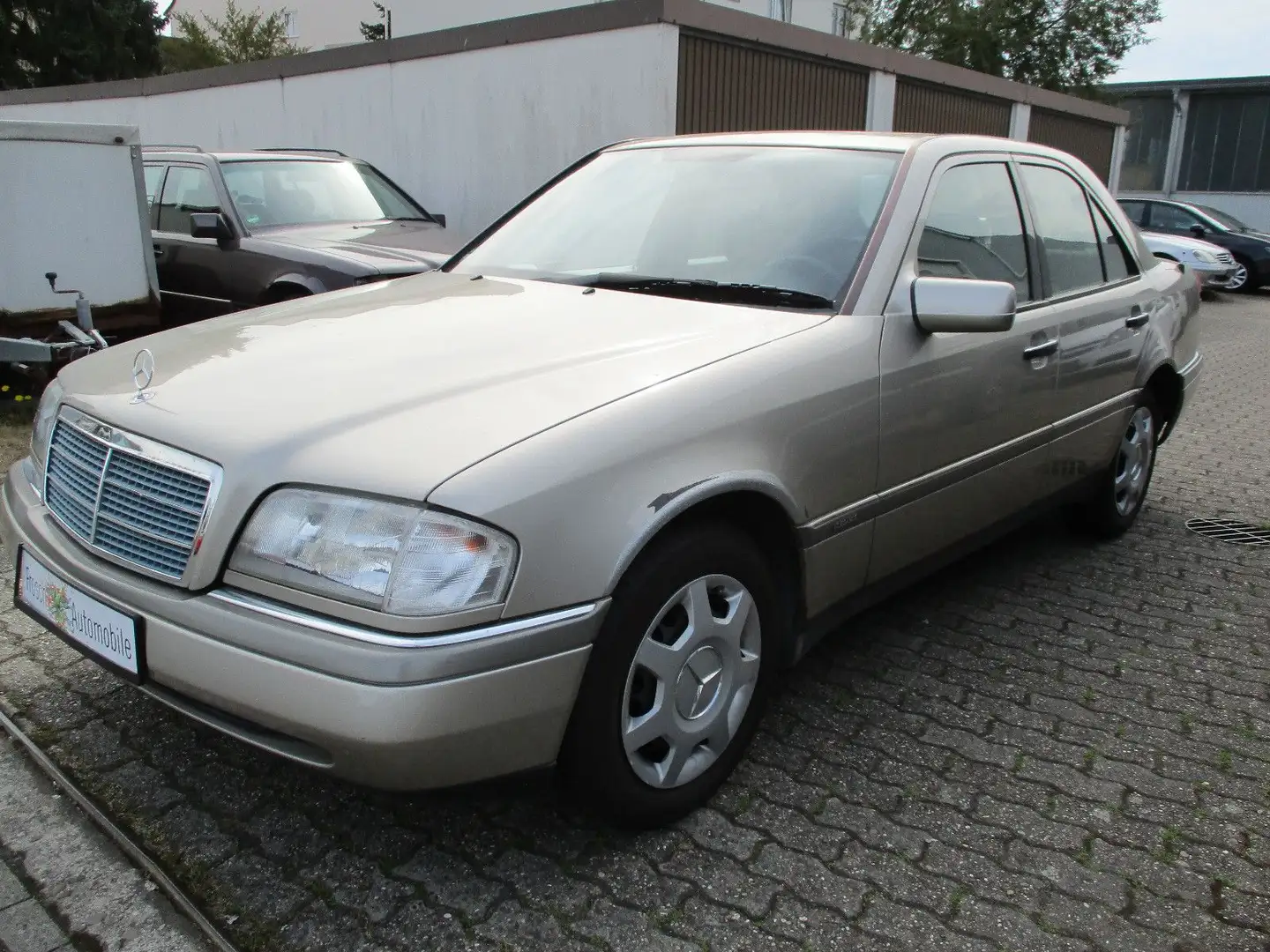 Mercedes-Benz C 180 Limousine*Elegance*Automatik*Schiebedach*4xEFH Goud - 1