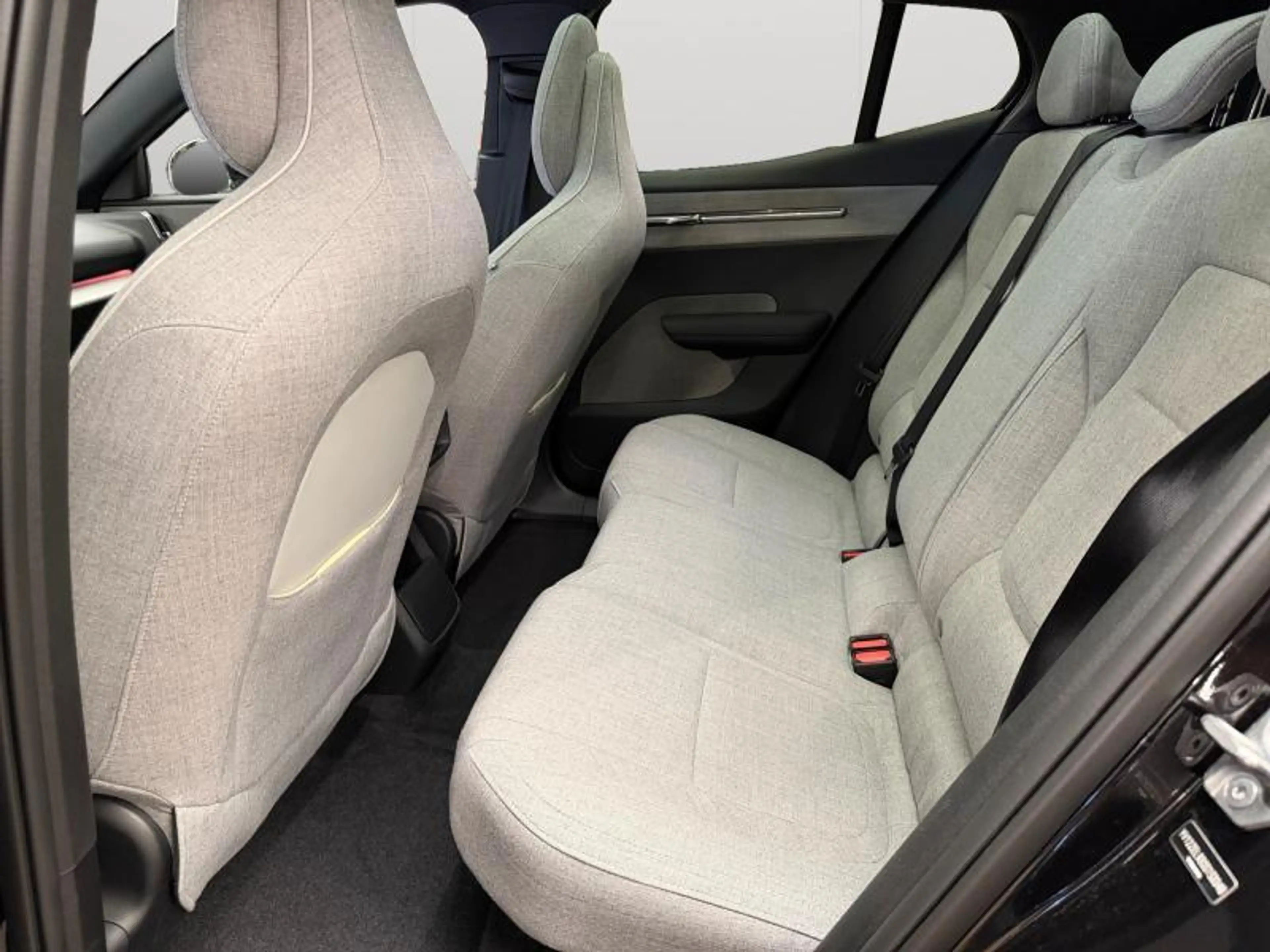 Volvo EX30 Ultra Single Motor Extended Range / Electrique — photo 13