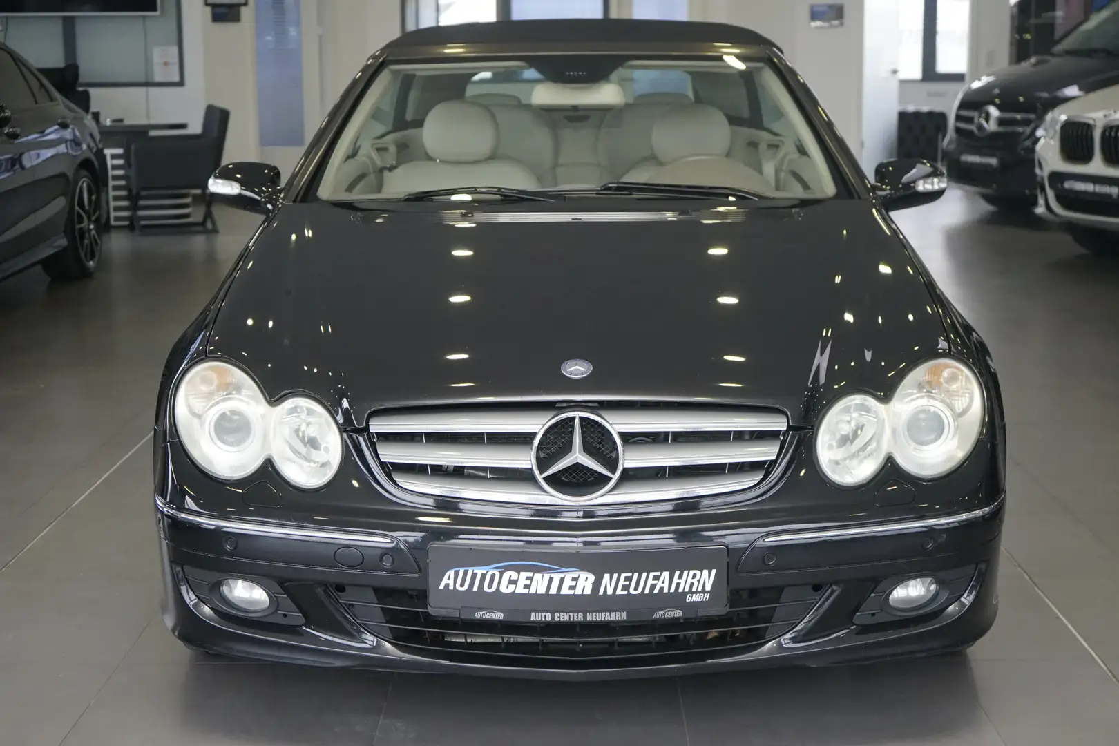 Mercedes-Benz CLK 280 NAVI+PDC+SITZHEIZUNG+SITZMASSAGE+TEMPOMAT Schwarz - 2
