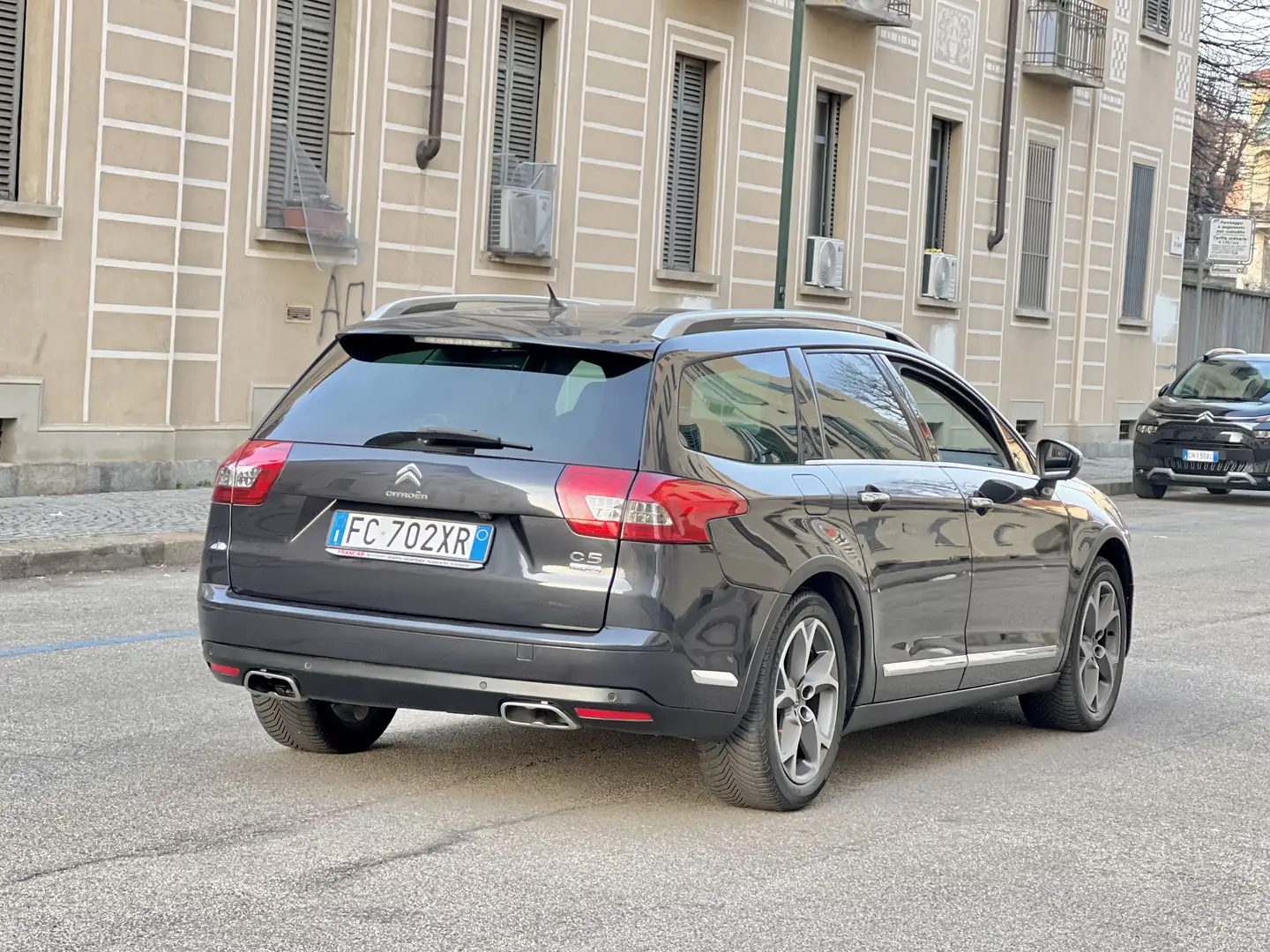 Citroen C5 XTR 2.0 BlueHDi 180cv aut. E6 Hydractive Executive Grau - 2