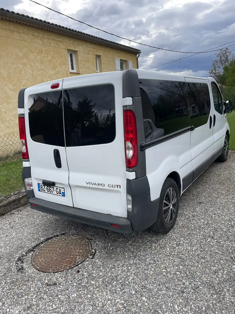 Opel Vivaro 9 places - 2