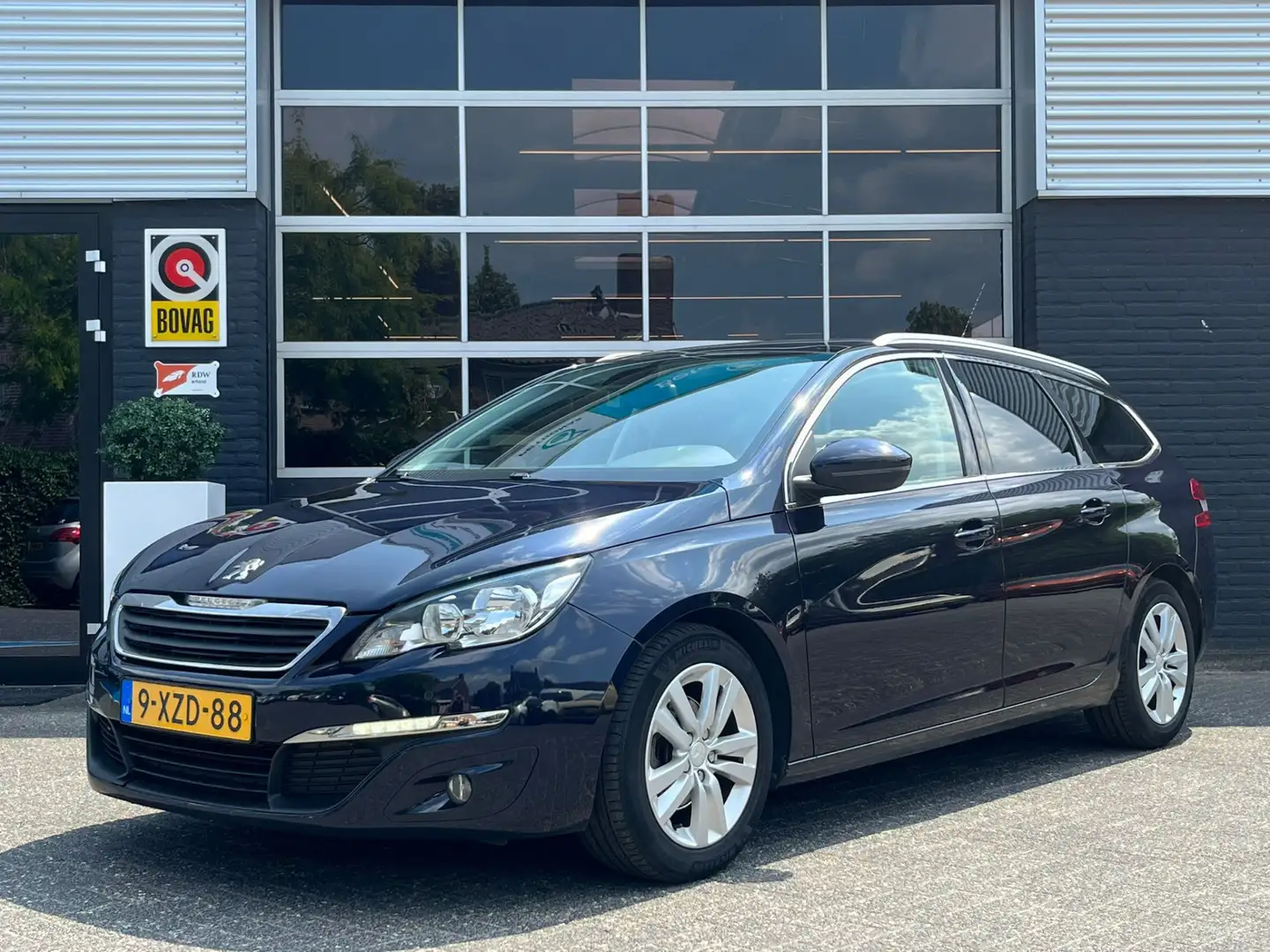Peugeot 308 SW 1.2 Blue Executive, Automaat, Bluetooth, Cruise Blauw - 1