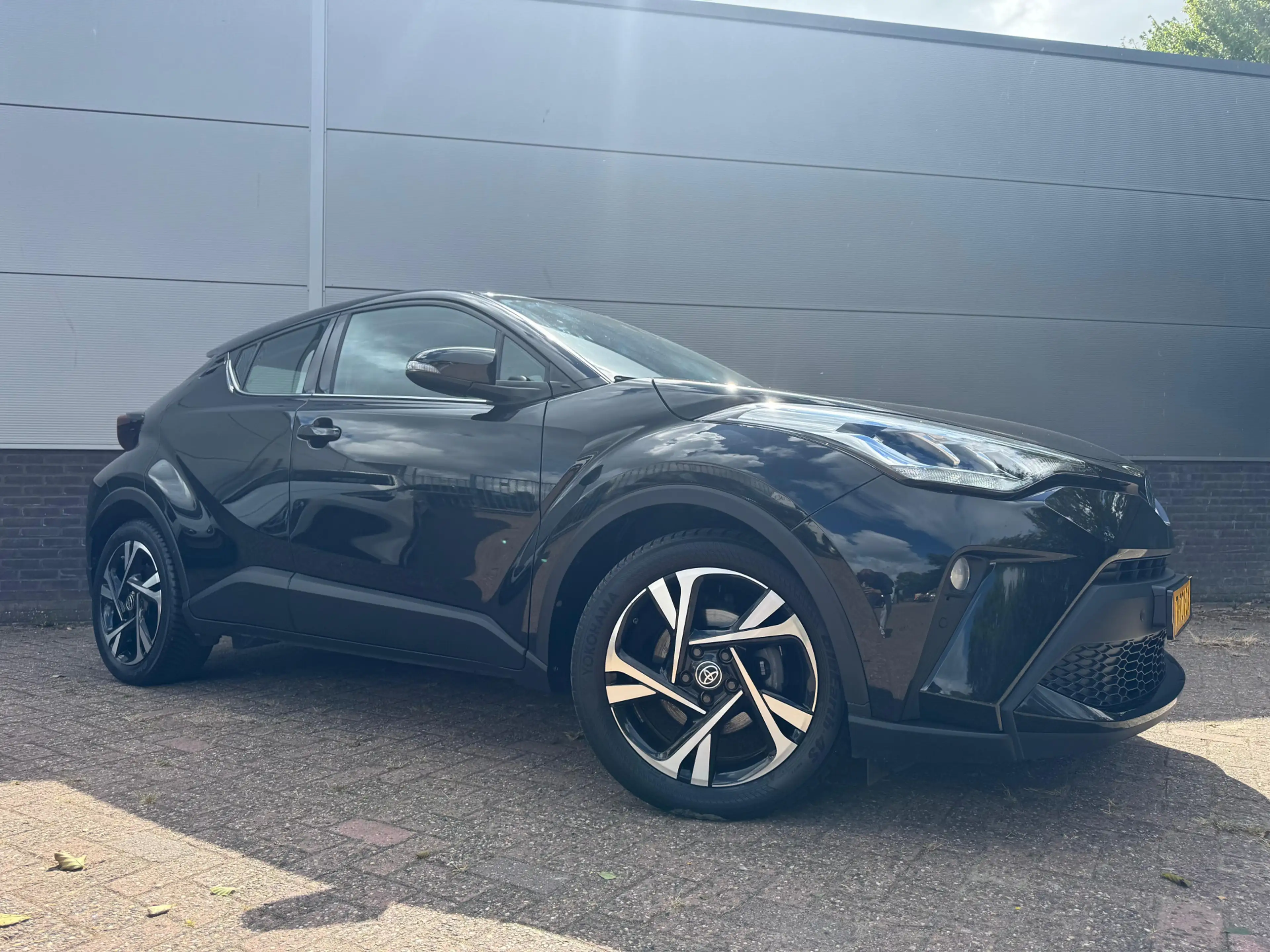 Toyota C-HR 1.8 Hybrid Dynamic — photo 8
