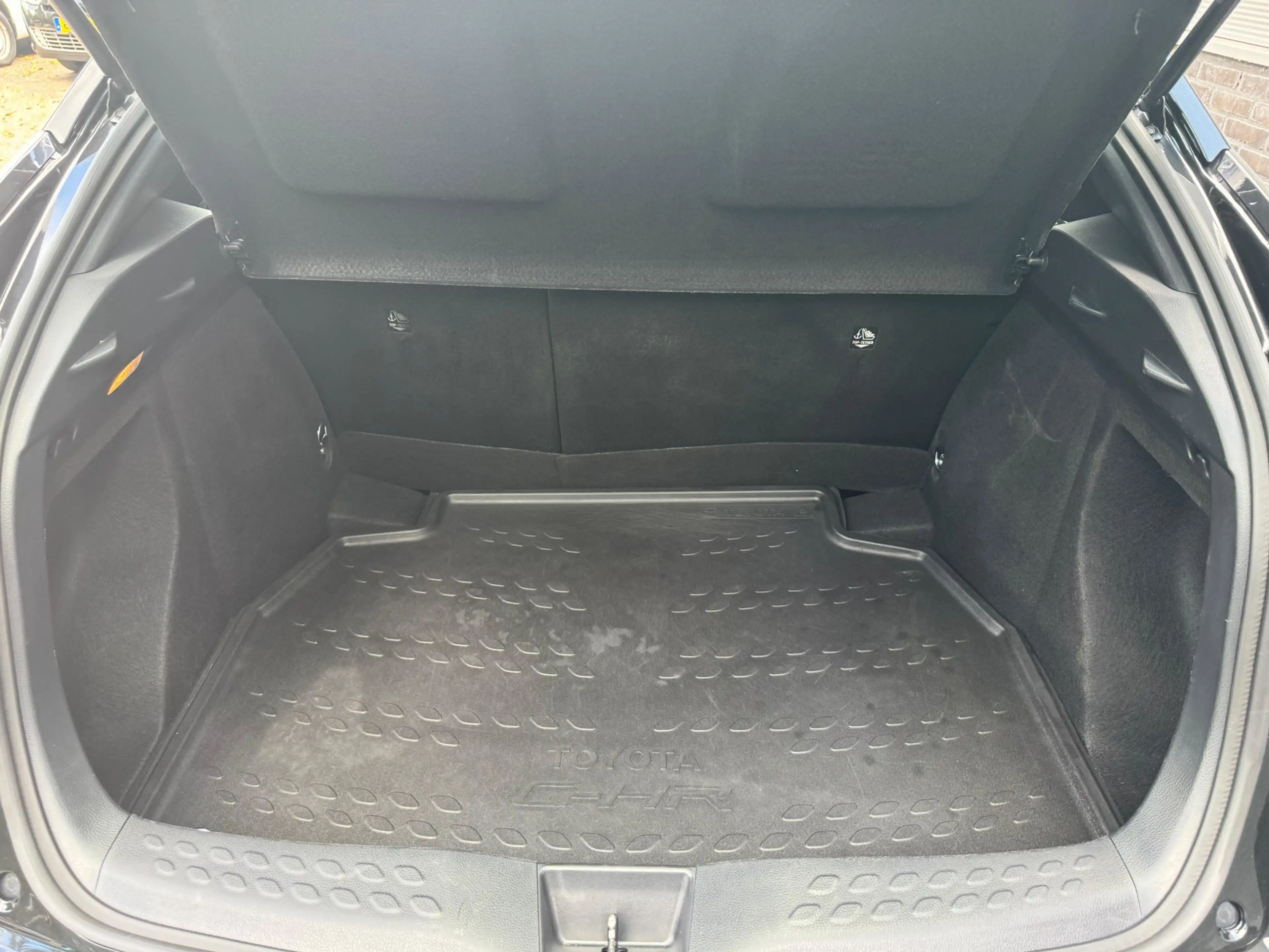 Toyota C-HR 1.8 Hybrid Dynamic — photo 15