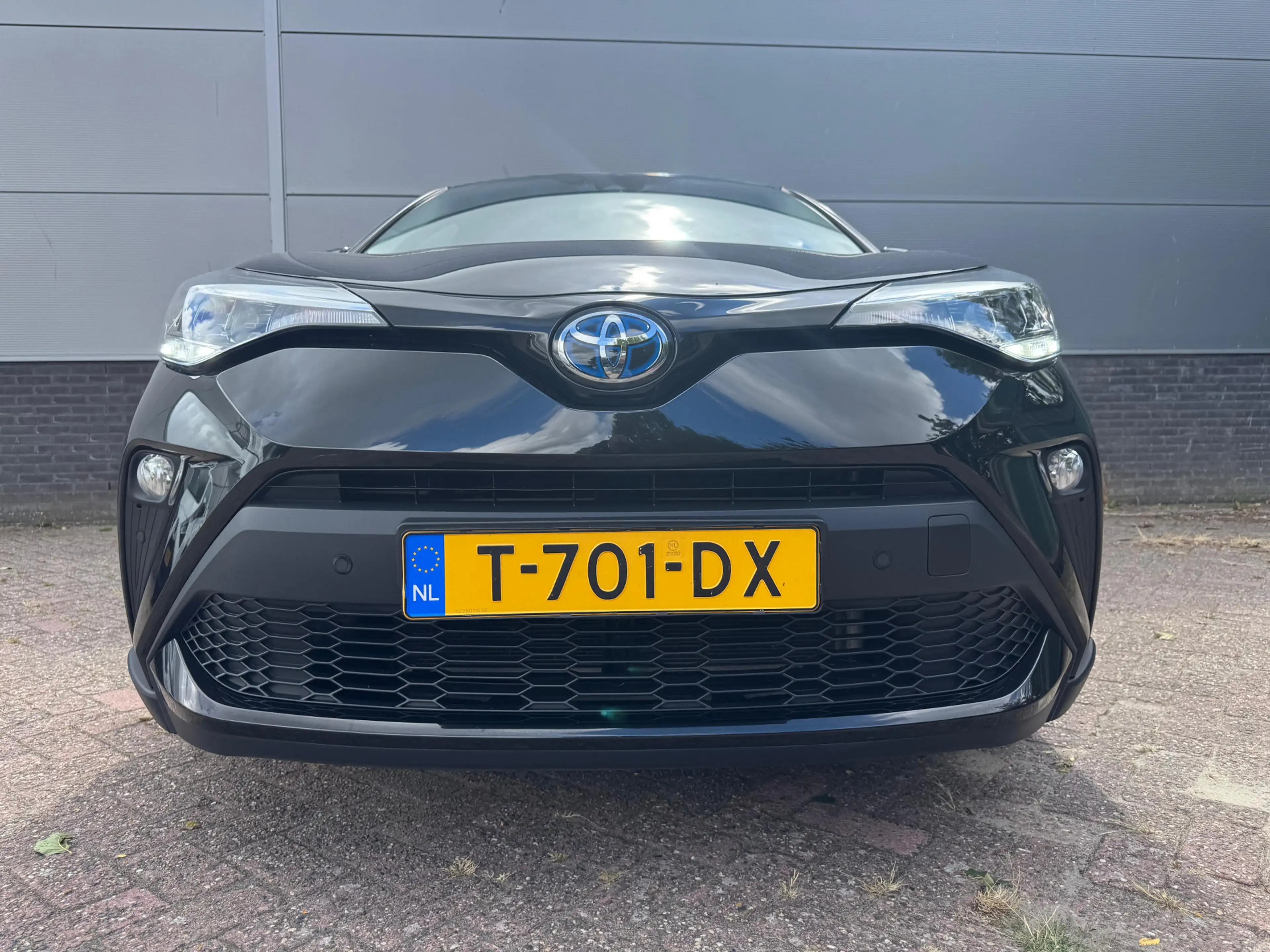Toyota C-HR 1.8 Hybrid Dynamic — photo 11