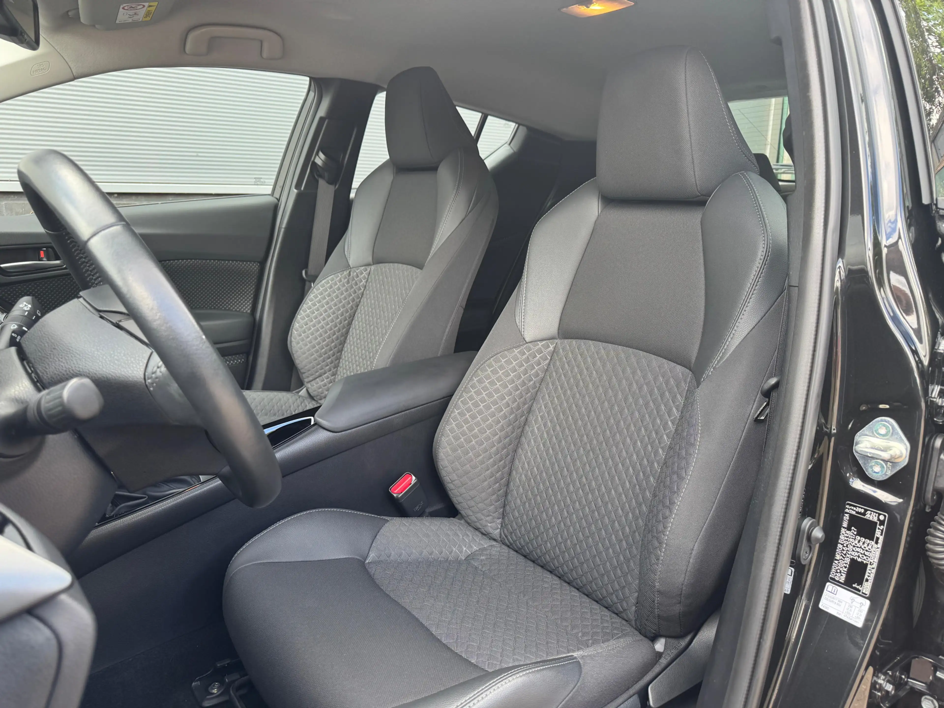Toyota C-HR 1.8 Hybrid Dynamic — photo 5