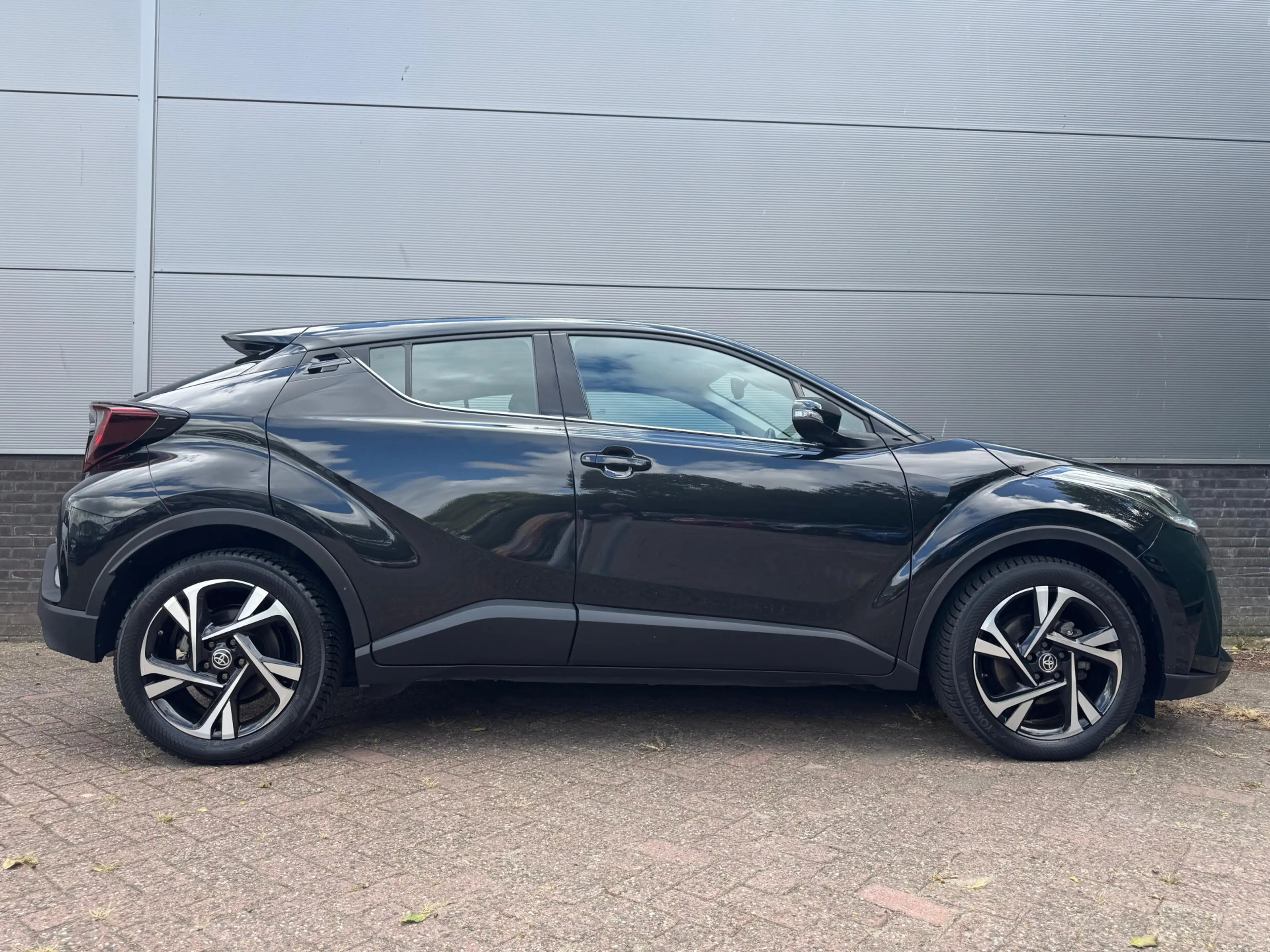 Toyota C-HR 1.8 Hybrid Dynamic — photo 9