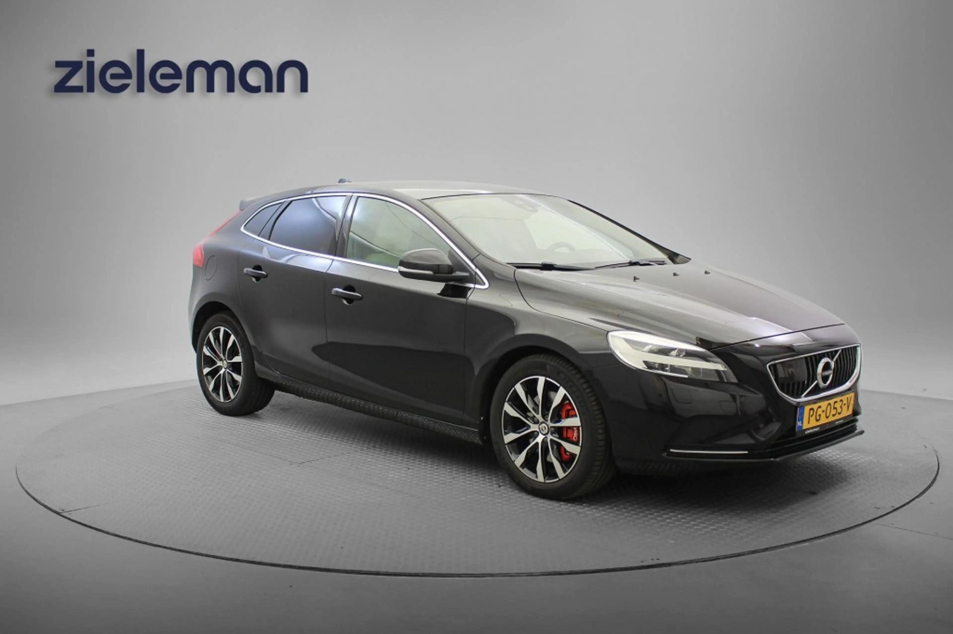 Volvo V40 1.5 T3 Nordic+ Automaat - Panorama, Navi, Camera,