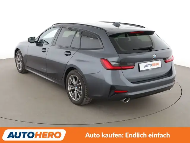 BMW 320 view 4