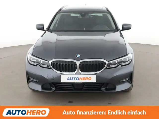 BMW 3 Series view 9