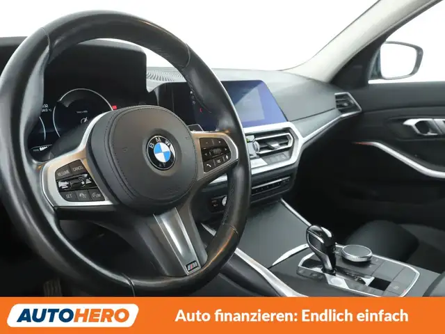 BMW 3 Series view 11