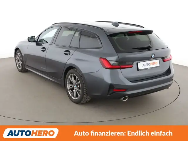BMW 3 Series view 4