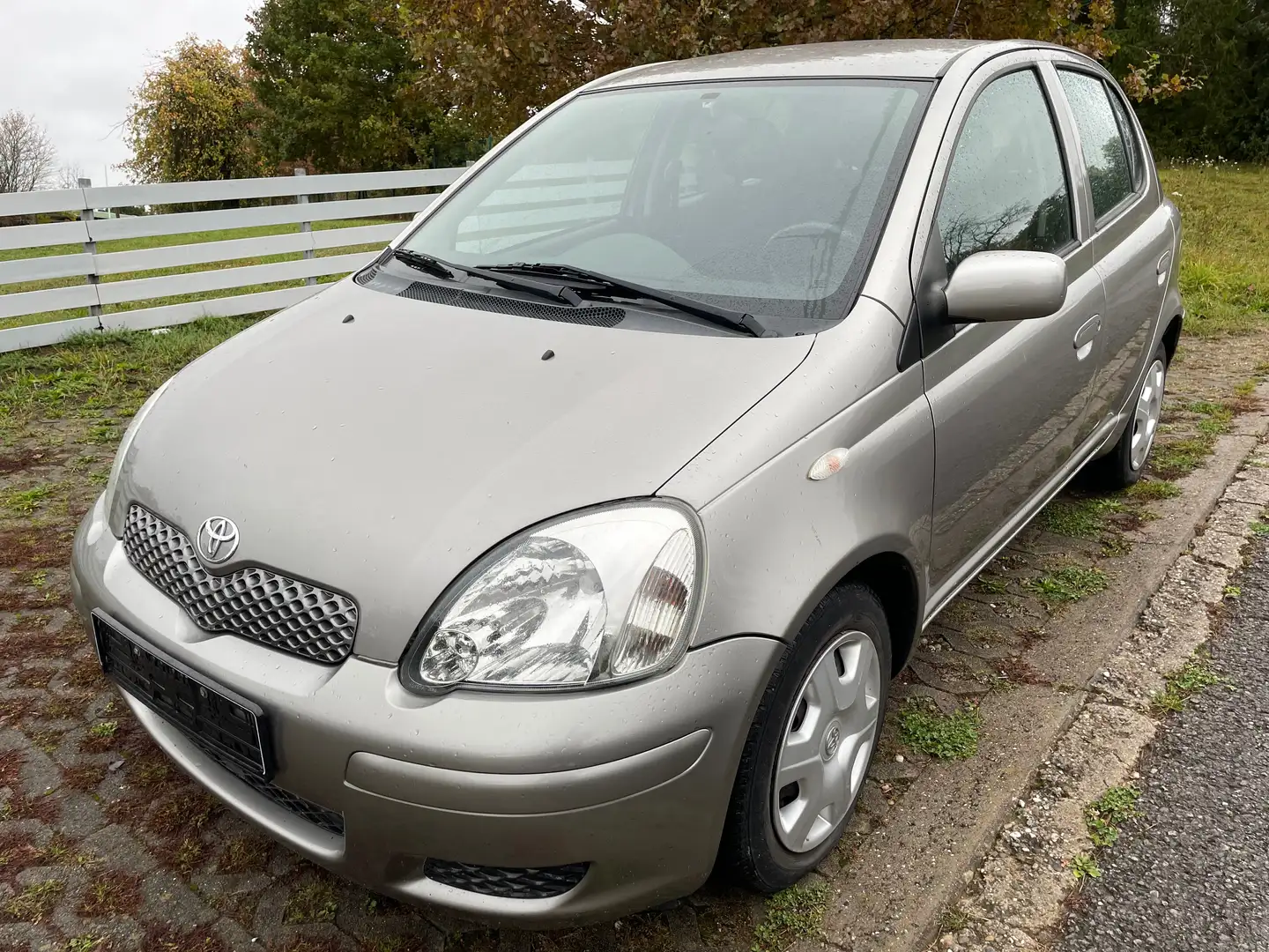 Toyota Yaris 1.3 Sol | 1. Hand | Grau - 1