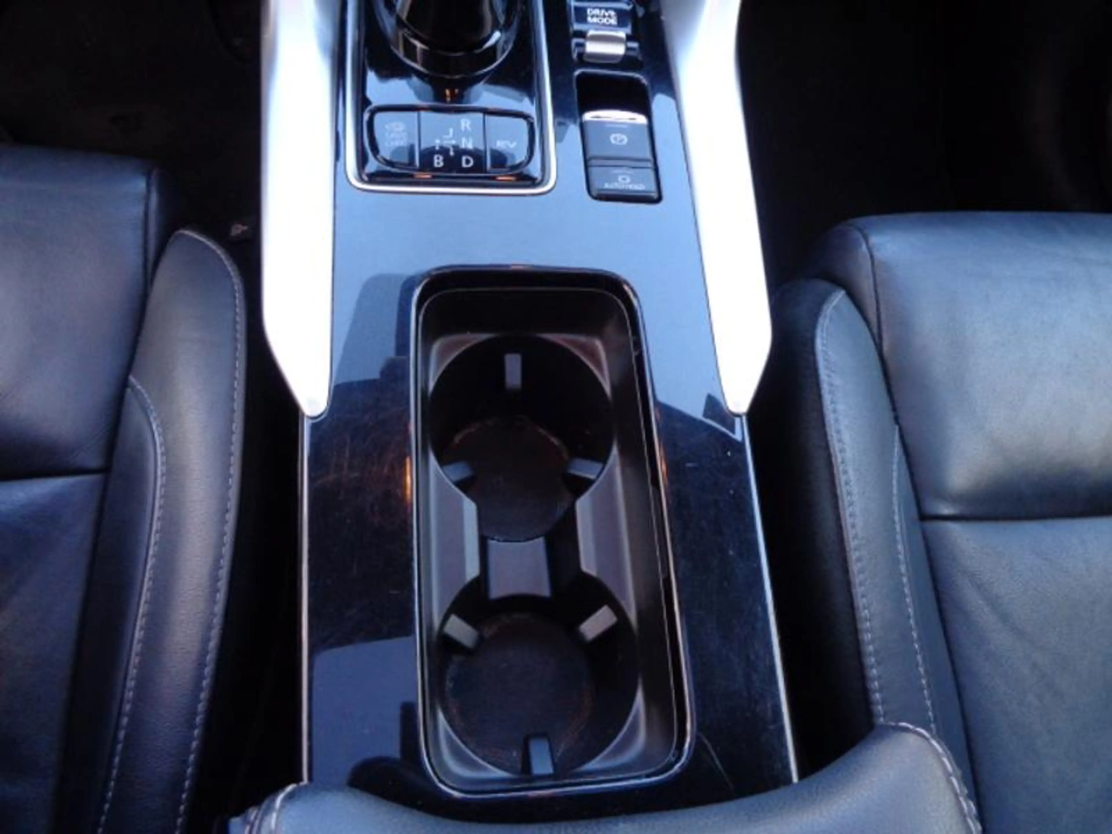 Mitsubishi Eclipse Cross Plug-in Hybrid TOP Panoramadach — photo 15