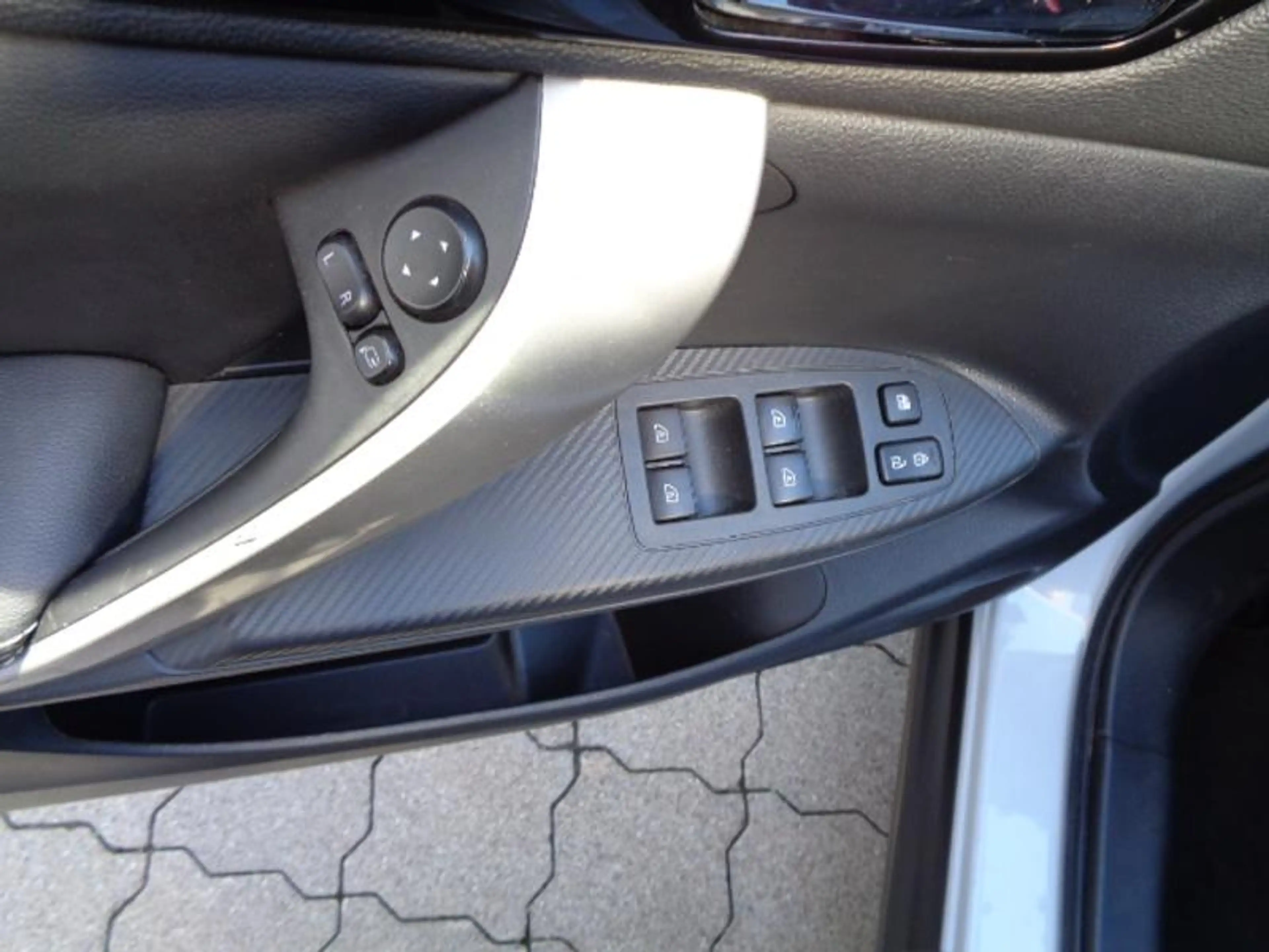 Mitsubishi Eclipse Cross Plug-in Hybrid TOP Panoramadach — photo 10