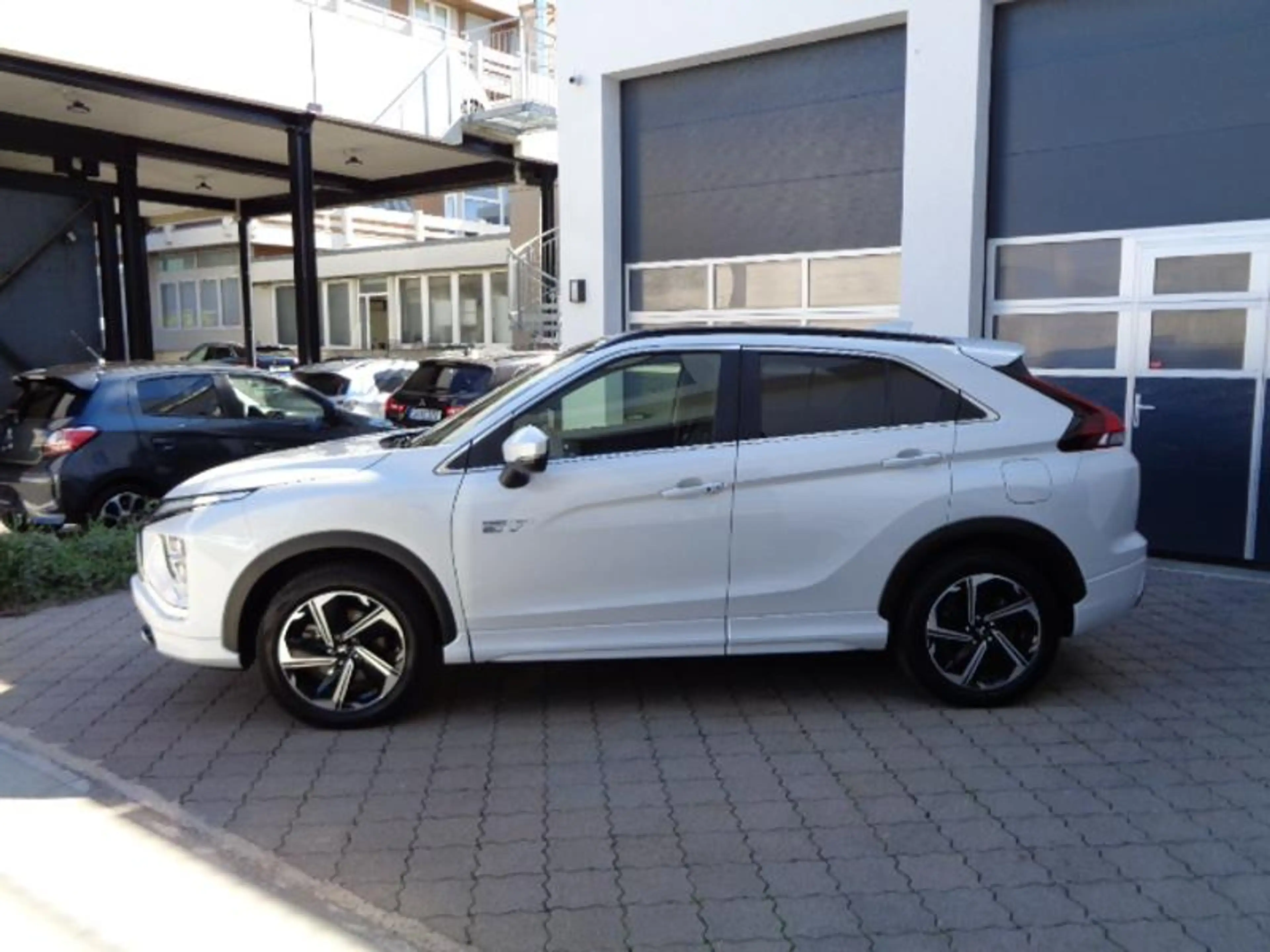 Mitsubishi Eclipse Cross Plug-in Hybrid TOP Panoramadach — photo 4