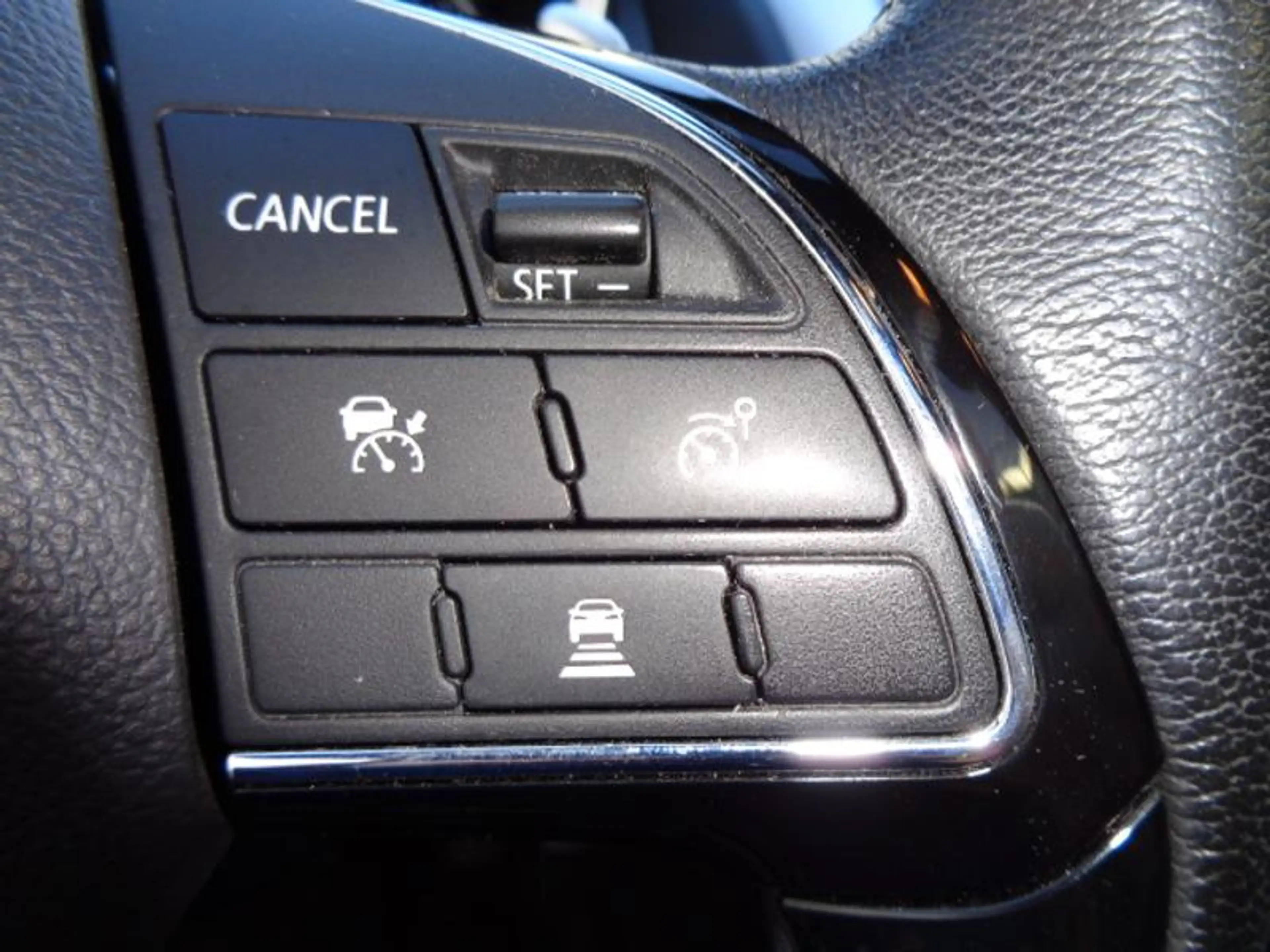 Mitsubishi Eclipse Cross Plug-in Hybrid TOP Panoramadach — photo 14
